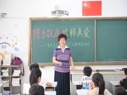 逃离棕榈树森林