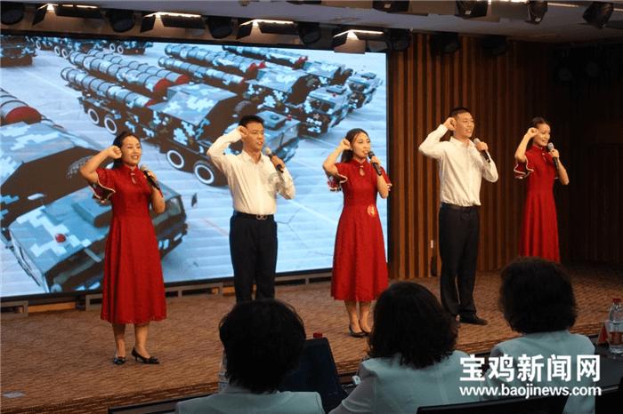 牛仔和T恤
