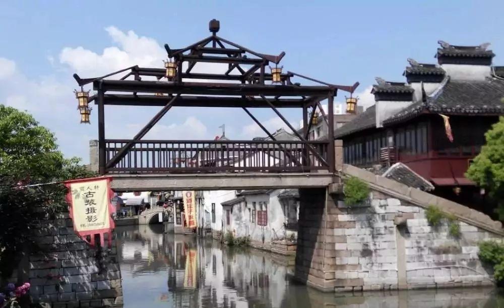 逃离违建房屋