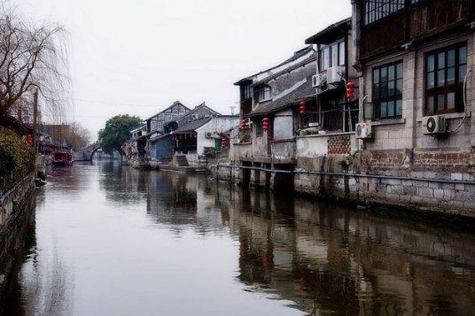 逃离阴森的岛屿